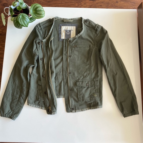 BNWT A&F Utility Military Cropped Fall Jacket - Picture 4 of 14